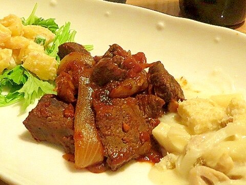 鹿肉のトマト煮込み